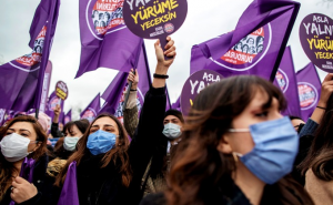 Žene okupirale ulice Turske, poručile: "Dosta patrijarhalne države"